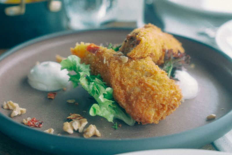Crispy buffalo wings with dipping sauce